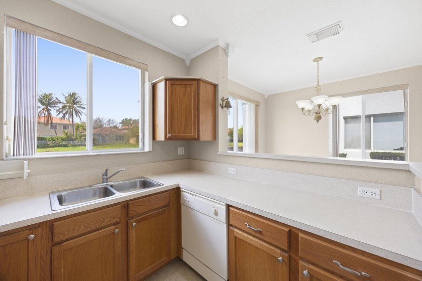 Stunning 2-bedroom, 2.1-bath townhouse with updates throughout! - photo 14