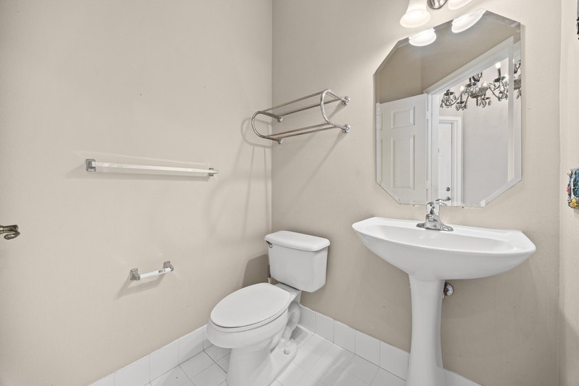 Stunning 2-bedroom, 2.1-bath townhouse with updates throughout! - photo 17