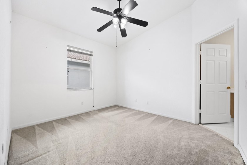 Stunning 2-bedroom, 2.1-bath townhouse with updates throughout! - photo 19
