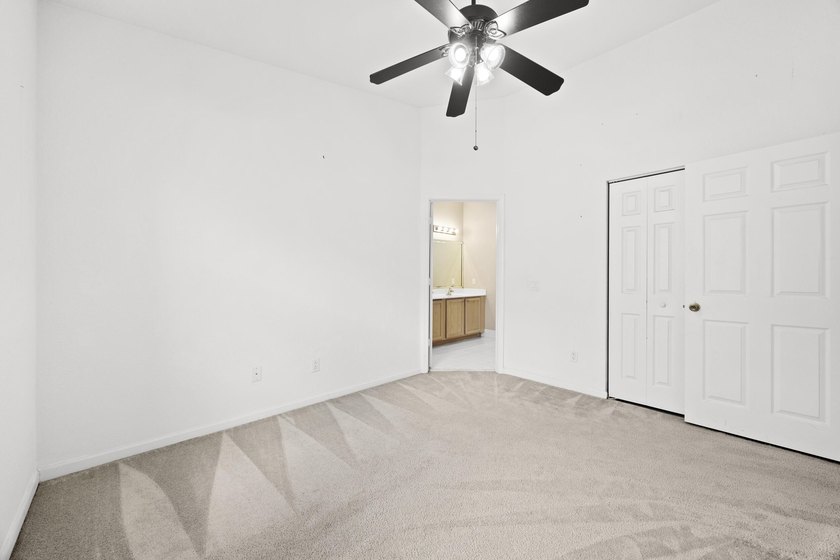 Stunning 2-bedroom, 2.1-bath townhouse with updates throughout! - photo 20