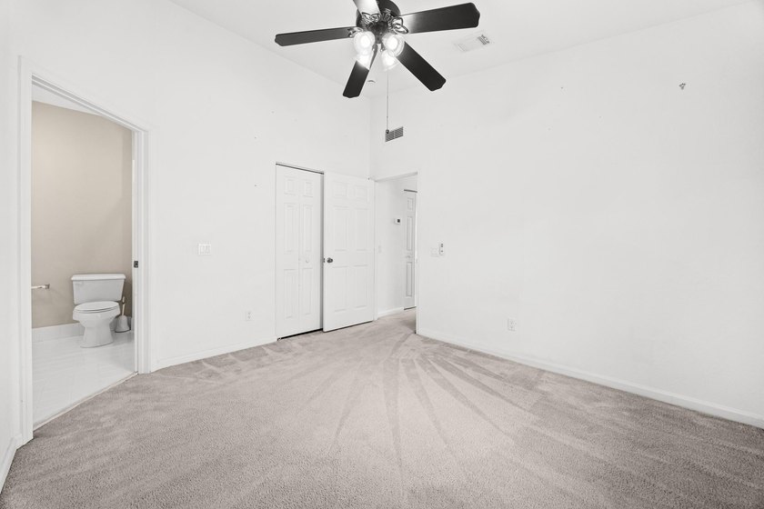 Stunning 2-bedroom, 2.1-bath townhouse with updates throughout! - photo 21