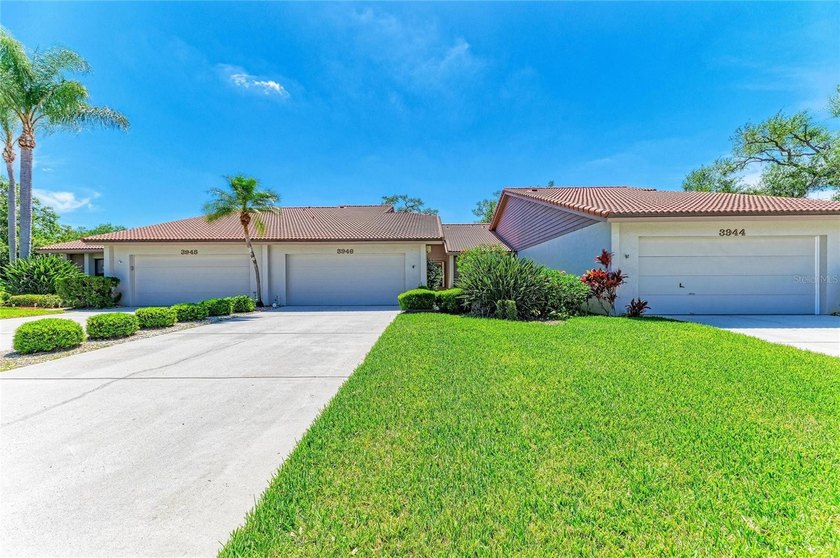 Welcome to Sarasota's desirable 55+ Lakeshore Village community - photo 2