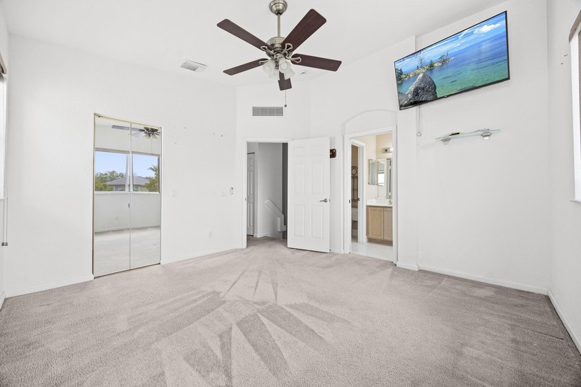 Stunning 2-bedroom, 2.1-bath townhouse with updates throughout! - photo 29