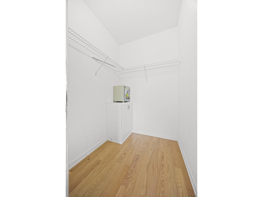 Stunning 2-bedroom, 2.1-bath townhouse with updates throughout! - photo 30