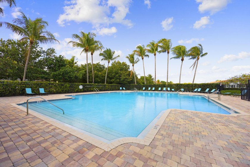 Stunning 2-bedroom, 2.1-bath townhouse with updates throughout! - photo 34
