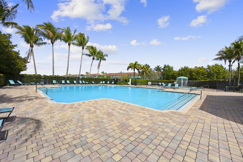 Stunning 2-bedroom, 2.1-bath townhouse with updates throughout! - photo 35