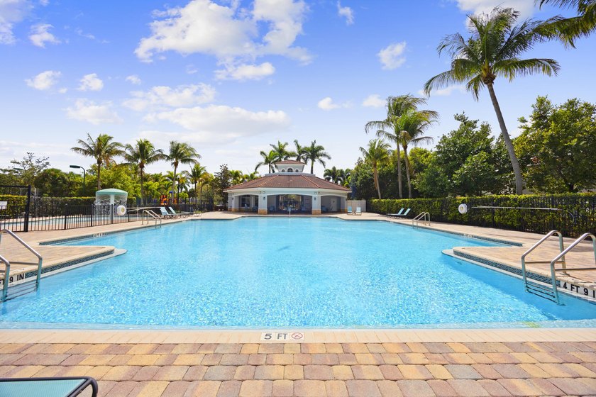 Stunning 2-bedroom, 2.1-bath townhouse with updates throughout! - photo 36
