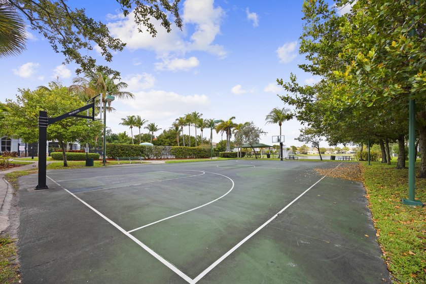 Stunning 2-bedroom, 2.1-bath townhouse with updates throughout! - photo 42