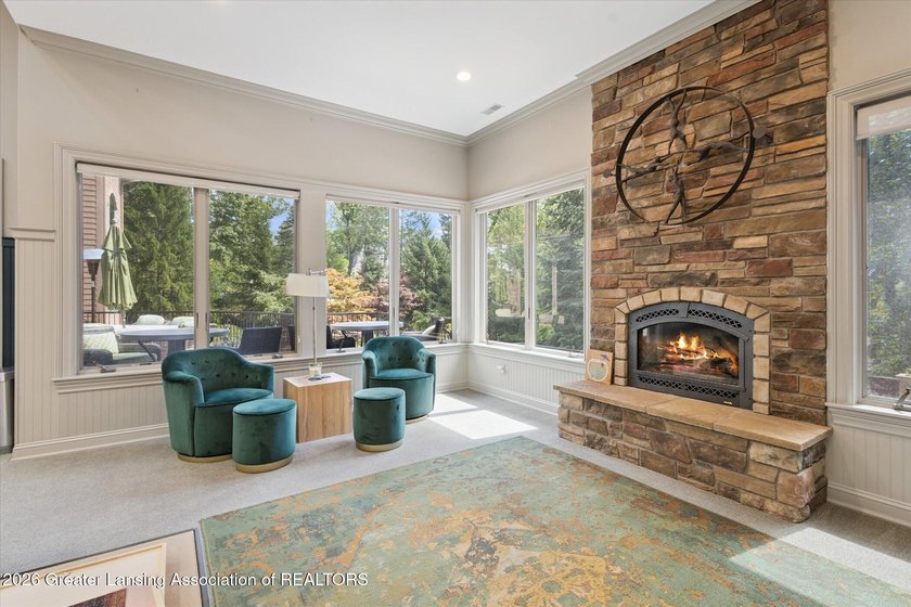 Luxurious 'Whitehills Woods' estate in the heart of highly rated - photo 9
