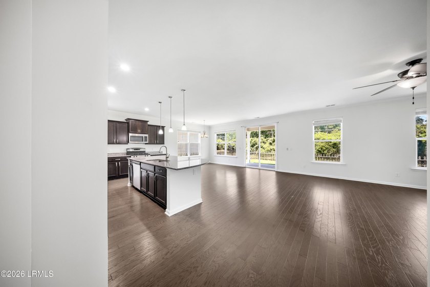 Welcome home to this beautiful 4-bedroom, 2.5-bath home in the - photo 5