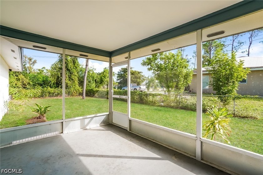 Welcome to this bright and refreshed single story home with a - photo 14