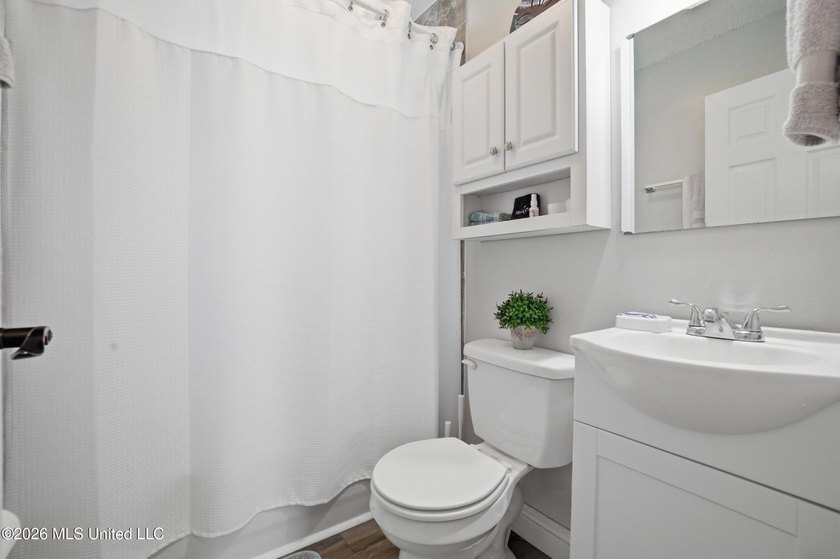 This charming, affordable two bedroom cottage brings easy living - photo 14