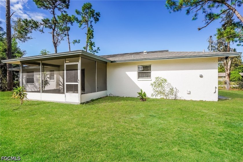 Welcome to this bright and refreshed single story home with a - photo 15