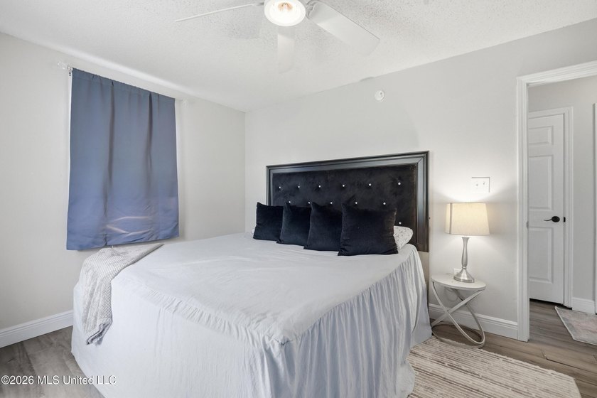 This charming, affordable two bedroom cottage brings easy living - photo 17