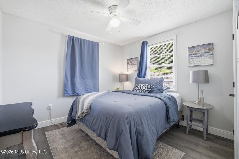 This charming, affordable two bedroom cottage brings easy living - photo 18