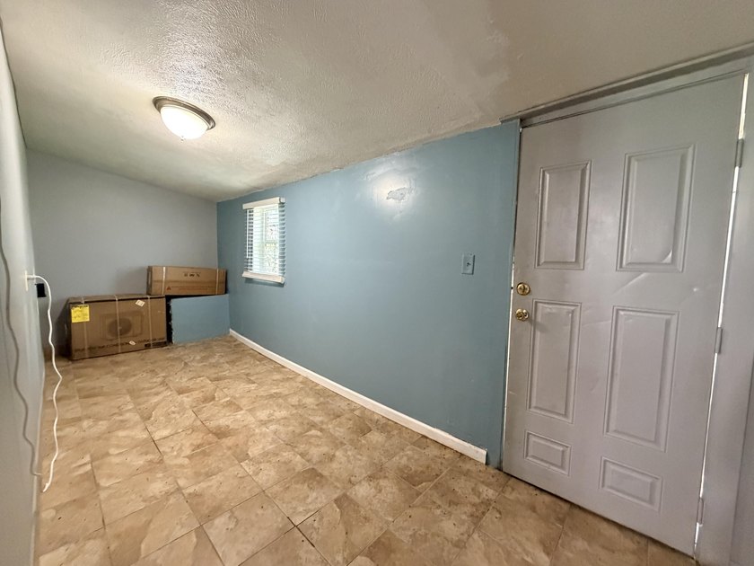 Updated 3 bedroom, 1 bathroom home offering 1,182 square feet of - photo 22