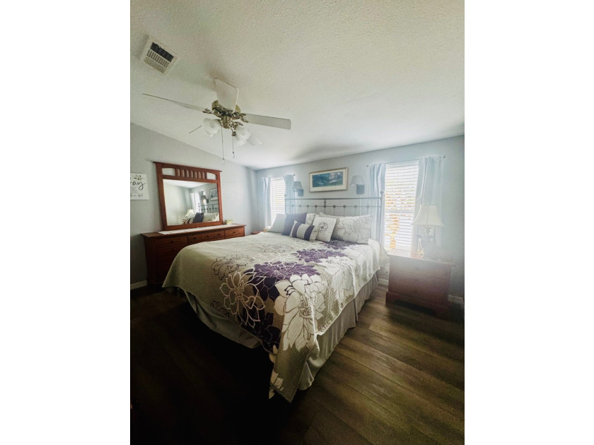 Beautiful corner lot home with great curb appeal and a welcoming - photo 22