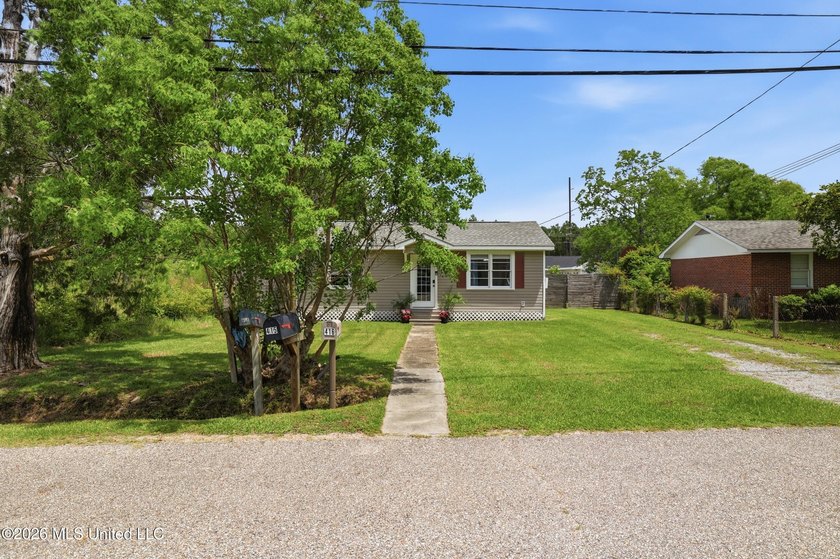 This charming, affordable two bedroom cottage brings easy living - photo 28
