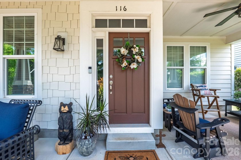Welcome to this beautiful home in The Villages at Cramerton - photo 2