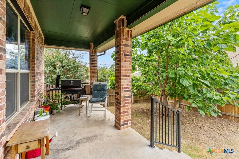 Welcome to this spacious 5-bedroom, 3.5-bath, two-story home - photo 33