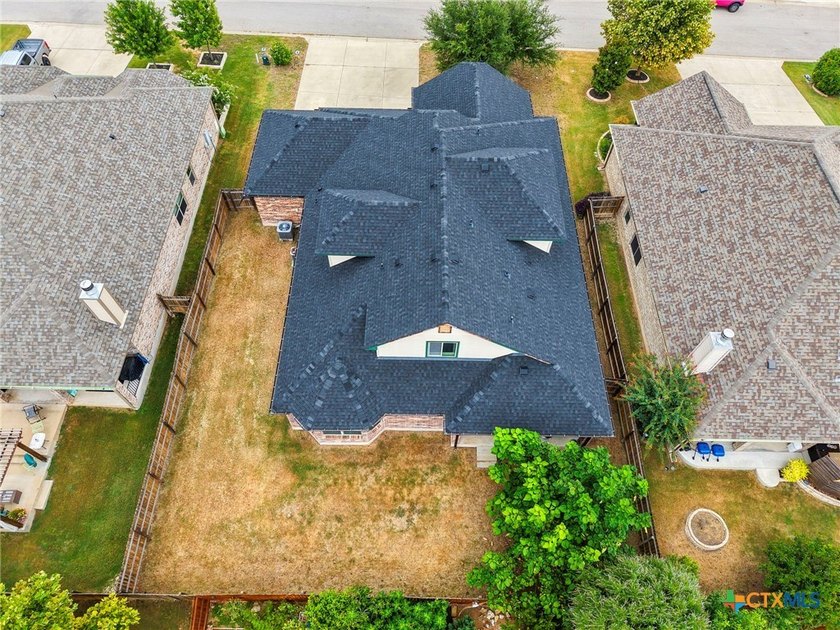 Welcome to this spacious 5-bedroom, 3.5-bath, two-story home - photo 34