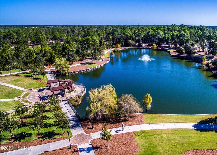 Welcome to coastal resort living in this beautiful four-bedroom - photo 50
