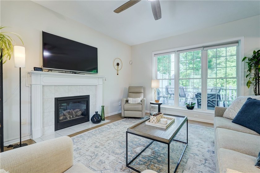 Welcome home to this beautifully updated Colonial, ideally - photo 9