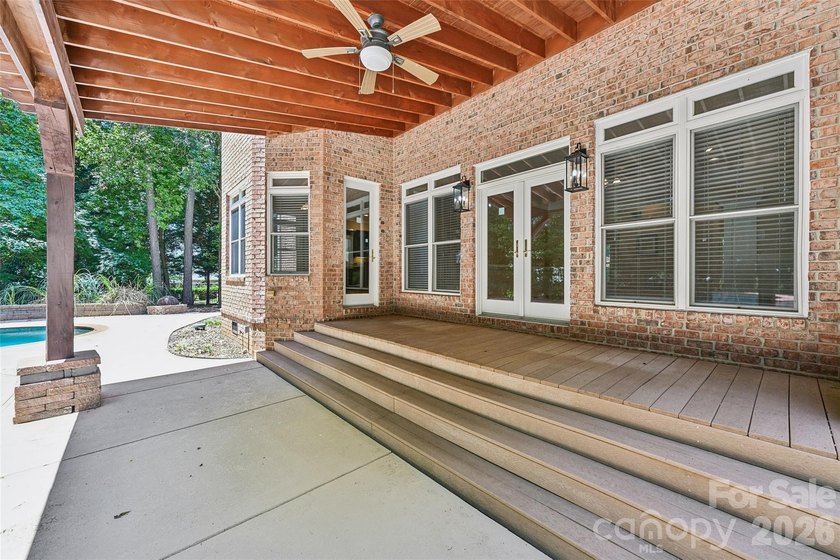 Experience the best of Ardrey Acres living in this picturesque - photo 8
