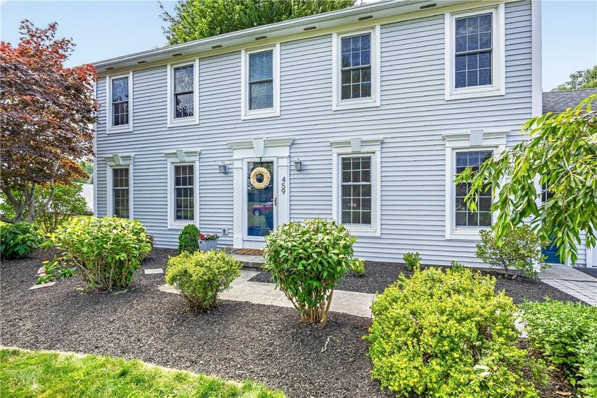 Don't miss this beautifully maintained 3-bdrm, 2.5-bath - photo 2