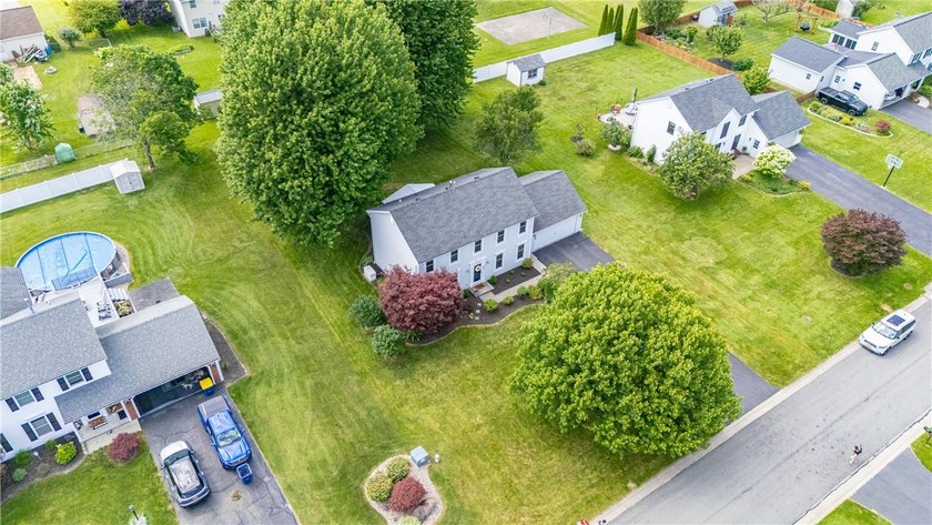 Don't miss this beautifully maintained 3-bdrm, 2.5-bath - photo 8