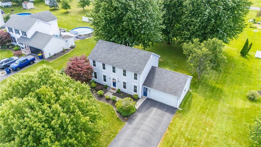 Don't miss this beautifully maintained 3-bdrm, 2.5-bath - photo 9