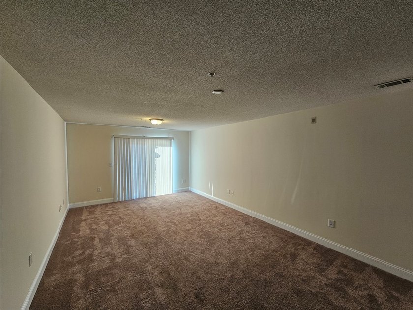Welcome to Overlook on Lake Hartwell! This 3 bed, 3 bath - photo 4
