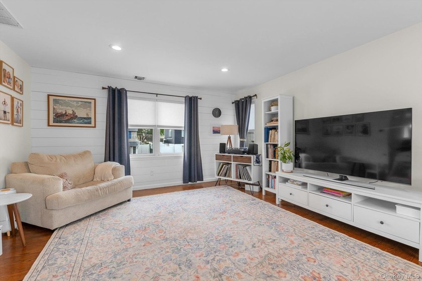 Welcome to 27 Radcliffe Rd, an immaculate and meticulously - photo 3