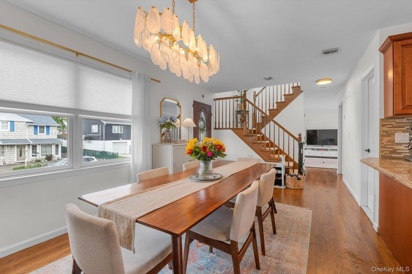 Welcome to 27 Radcliffe Rd, an immaculate and meticulously - photo 4