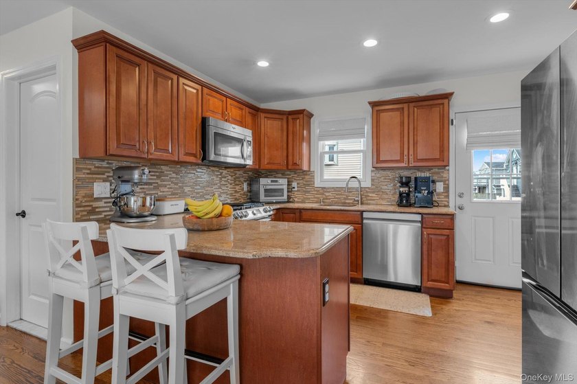 Welcome to 27 Radcliffe Rd, an immaculate and meticulously - photo 7