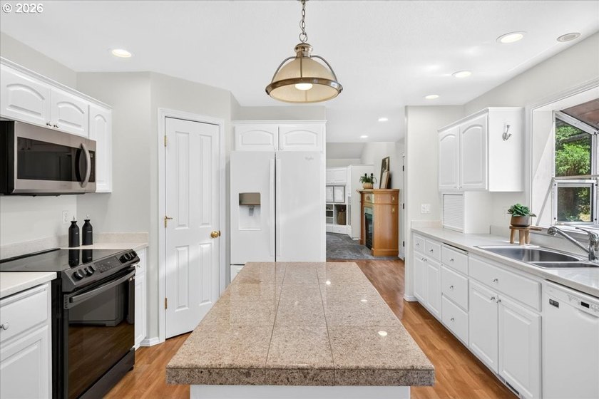 Escape to the peace and privacy of country living with this - photo 8