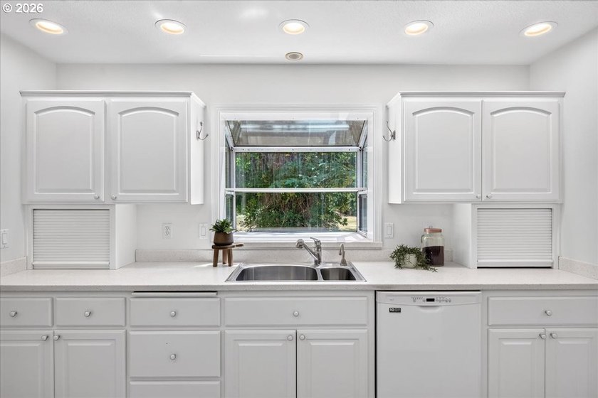 Escape to the peace and privacy of country living with this - photo 10
