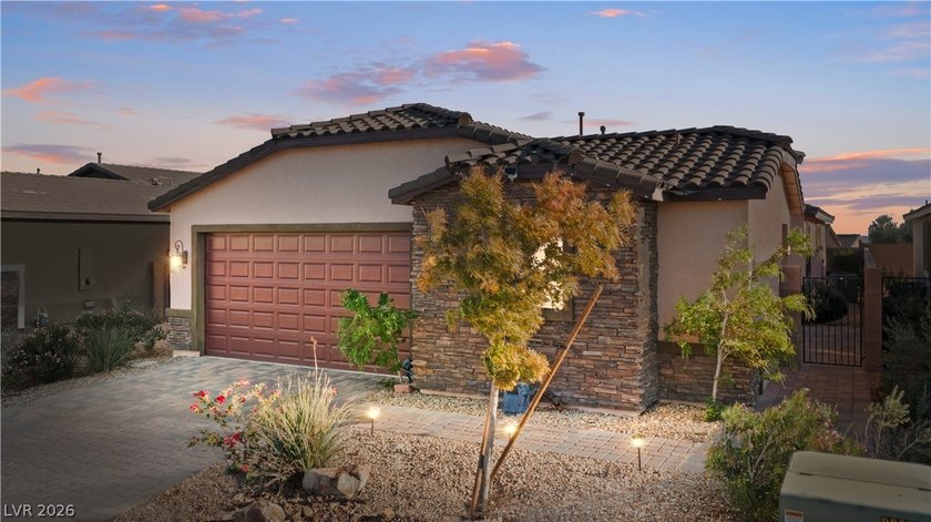 PRIVATE CASITA, COURTYARD ENTRY, AND A BACKYARD BUILT FOR - photo 2