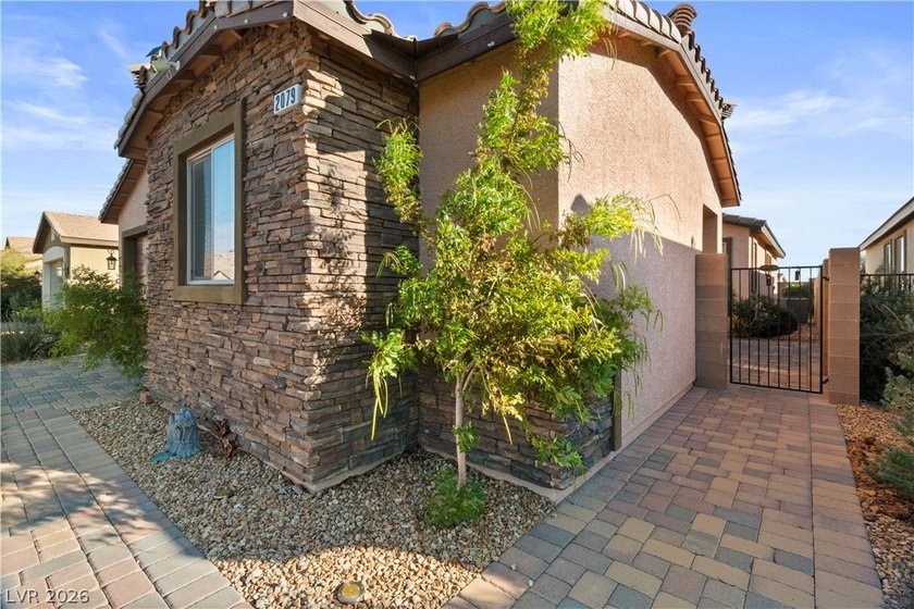 PRIVATE CASITA, COURTYARD ENTRY, AND A BACKYARD BUILT FOR - photo 4