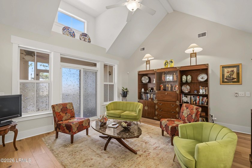 Magnificantly maintained and updated Golf Course Home on Cat - photo 4