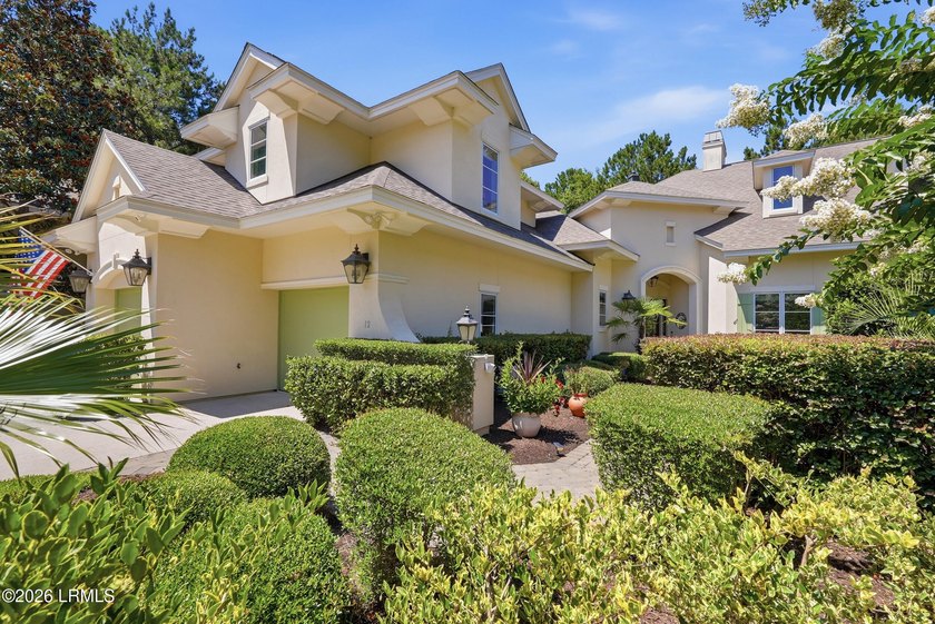Beautifully maintained Berkeley Hall townhome offering elegant - photo 5