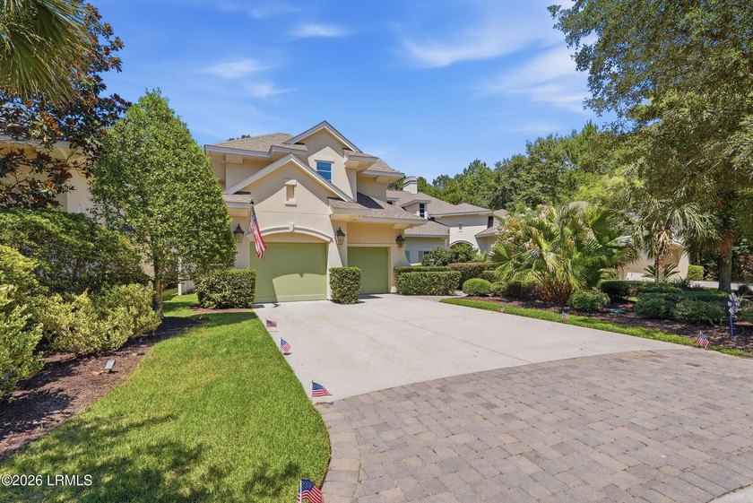 Beautifully maintained Berkeley Hall townhome offering elegant - photo 8