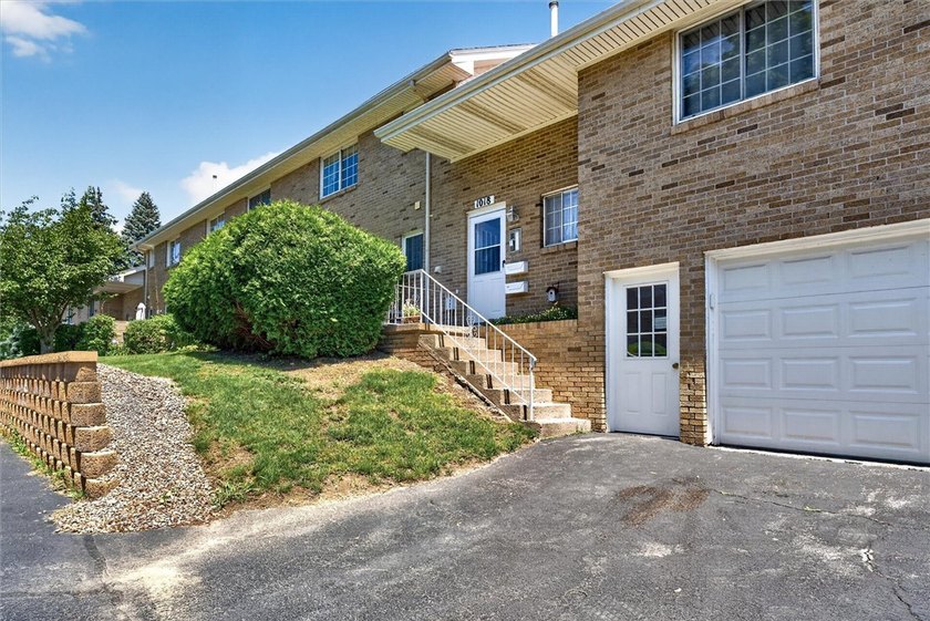 If you desire a ranch style home, but want less maintenance and - photo 5