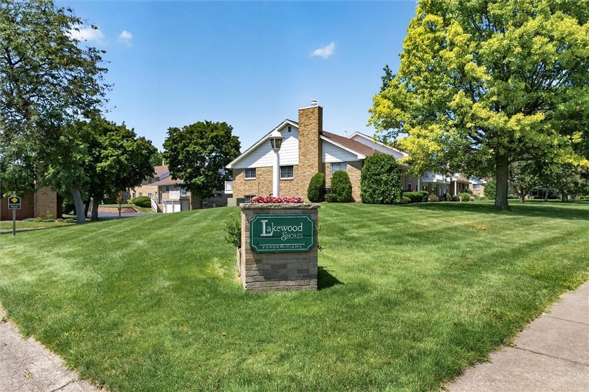 If you desire a ranch style home, but want less maintenance and - photo 7