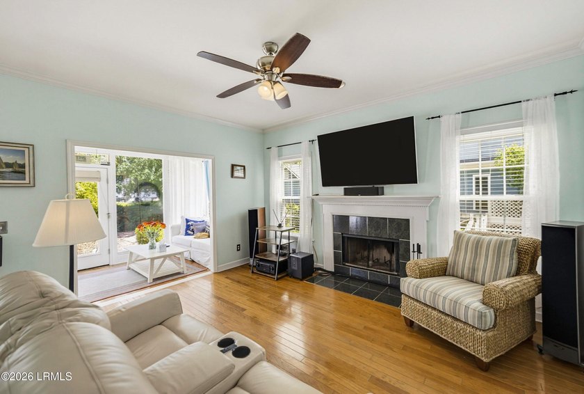 Beautiful Battery Point home with double porches and excellent - photo 8