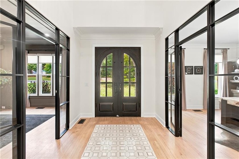 One-of-a-Kind Luxury Living on a Premier Golf Course Lot in - photo 2