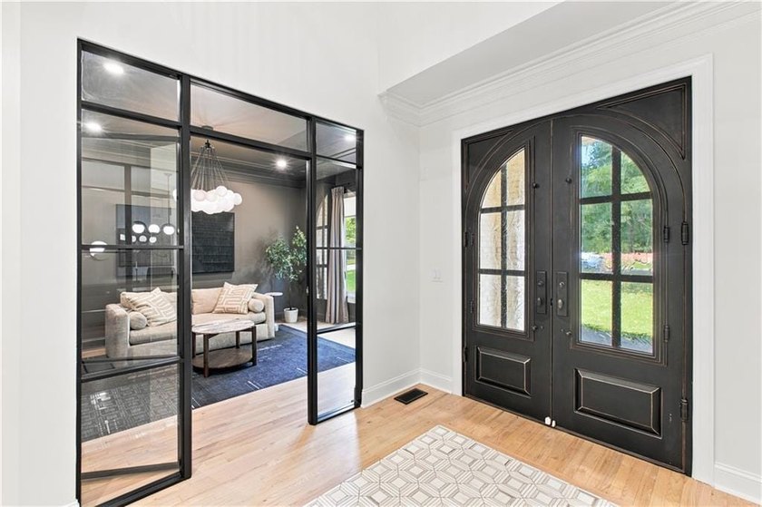 One-of-a-Kind Luxury Living on a Premier Golf Course Lot in - photo 3