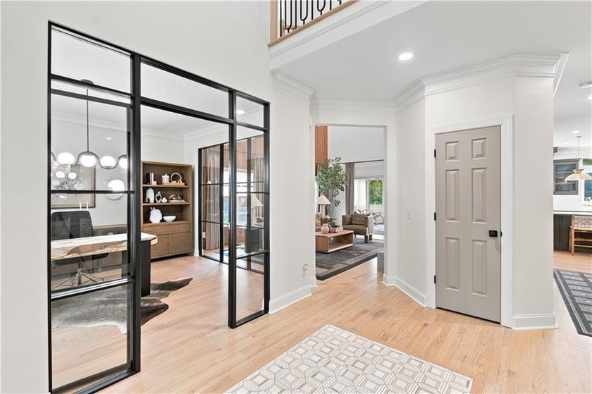 One-of-a-Kind Luxury Living on a Premier Golf Course Lot in - photo 4
