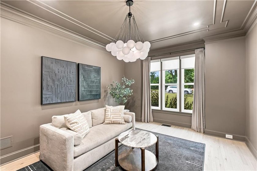 One-of-a-Kind Luxury Living on a Premier Golf Course Lot in - photo 7
