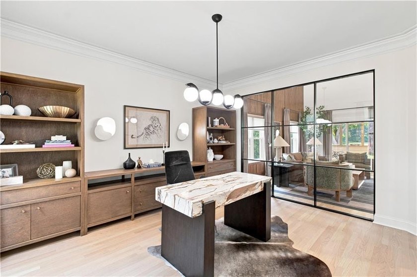 One-of-a-Kind Luxury Living on a Premier Golf Course Lot in - photo 8